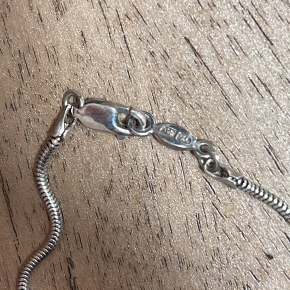 Lagos cross caviar necklace - Picture 5 of 7